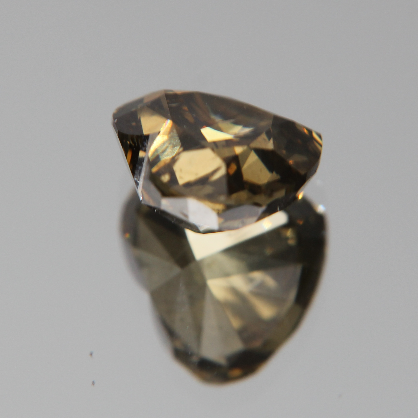 fancy vivid olive Diamond 3.02ct