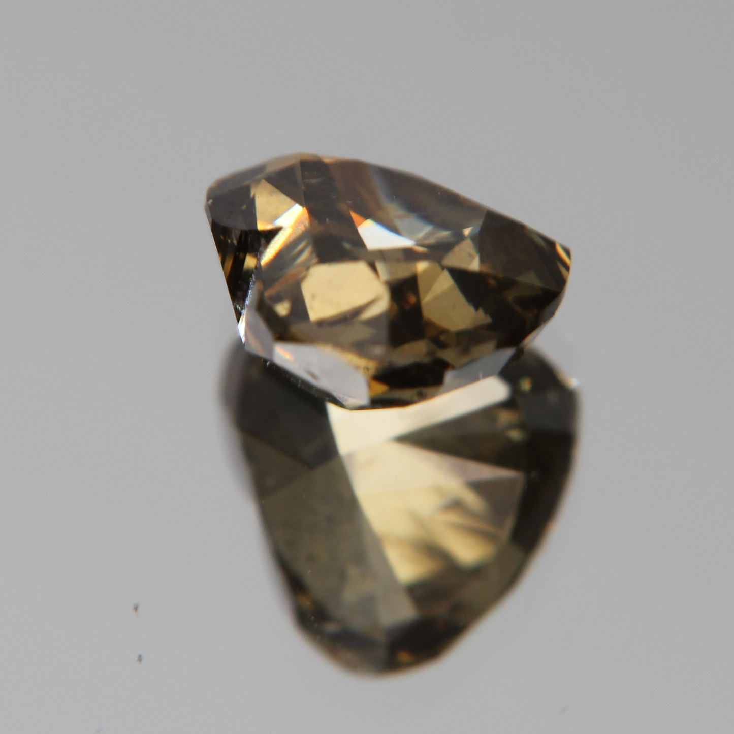 fancy vivid olive Diamond 3.02ct