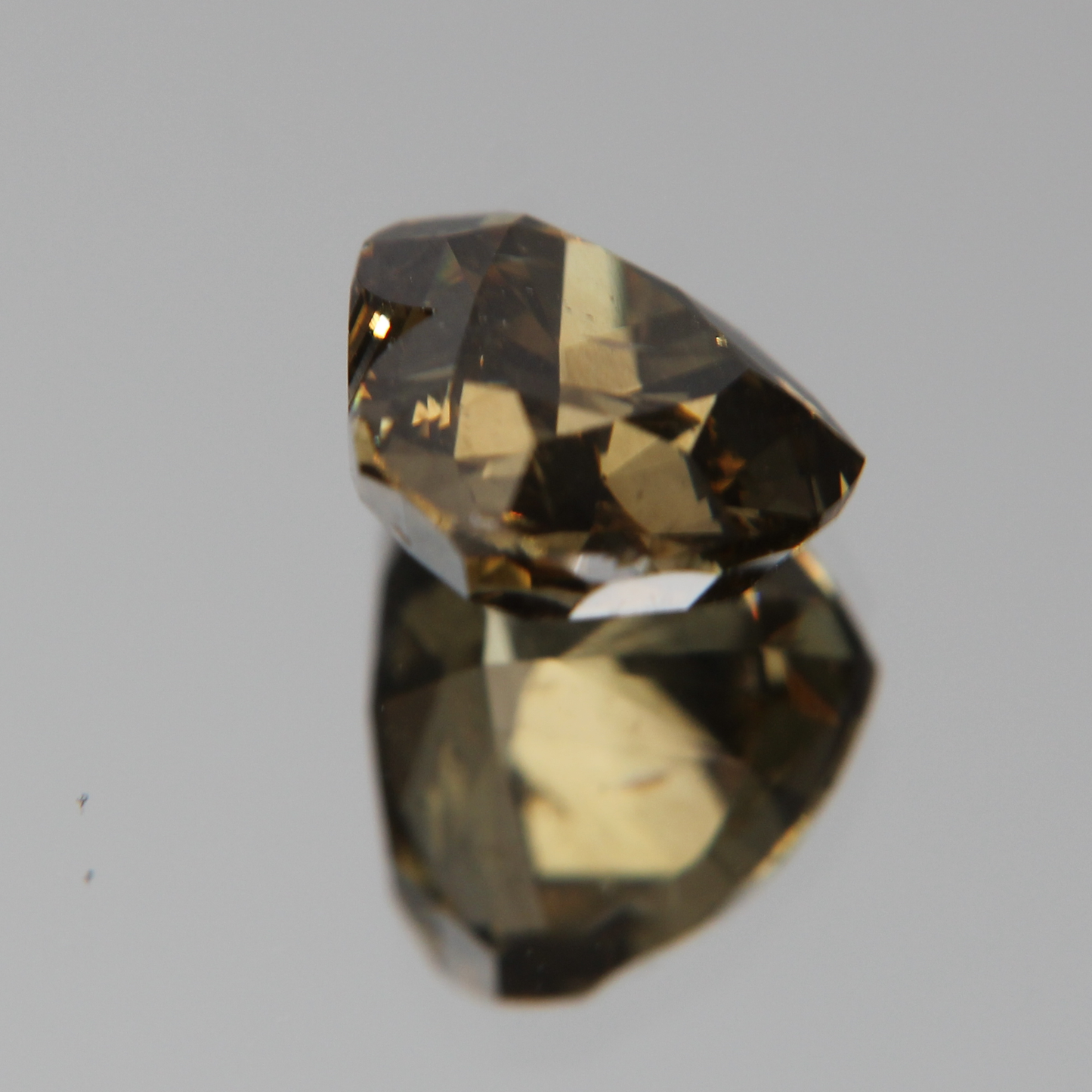 fancy vivid olive Diamond 3.02ct