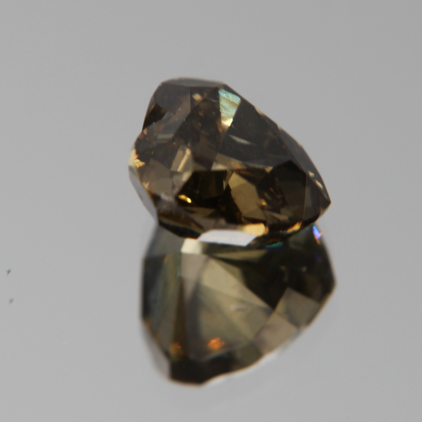 fancy vivid olive Diamond 3.02ct