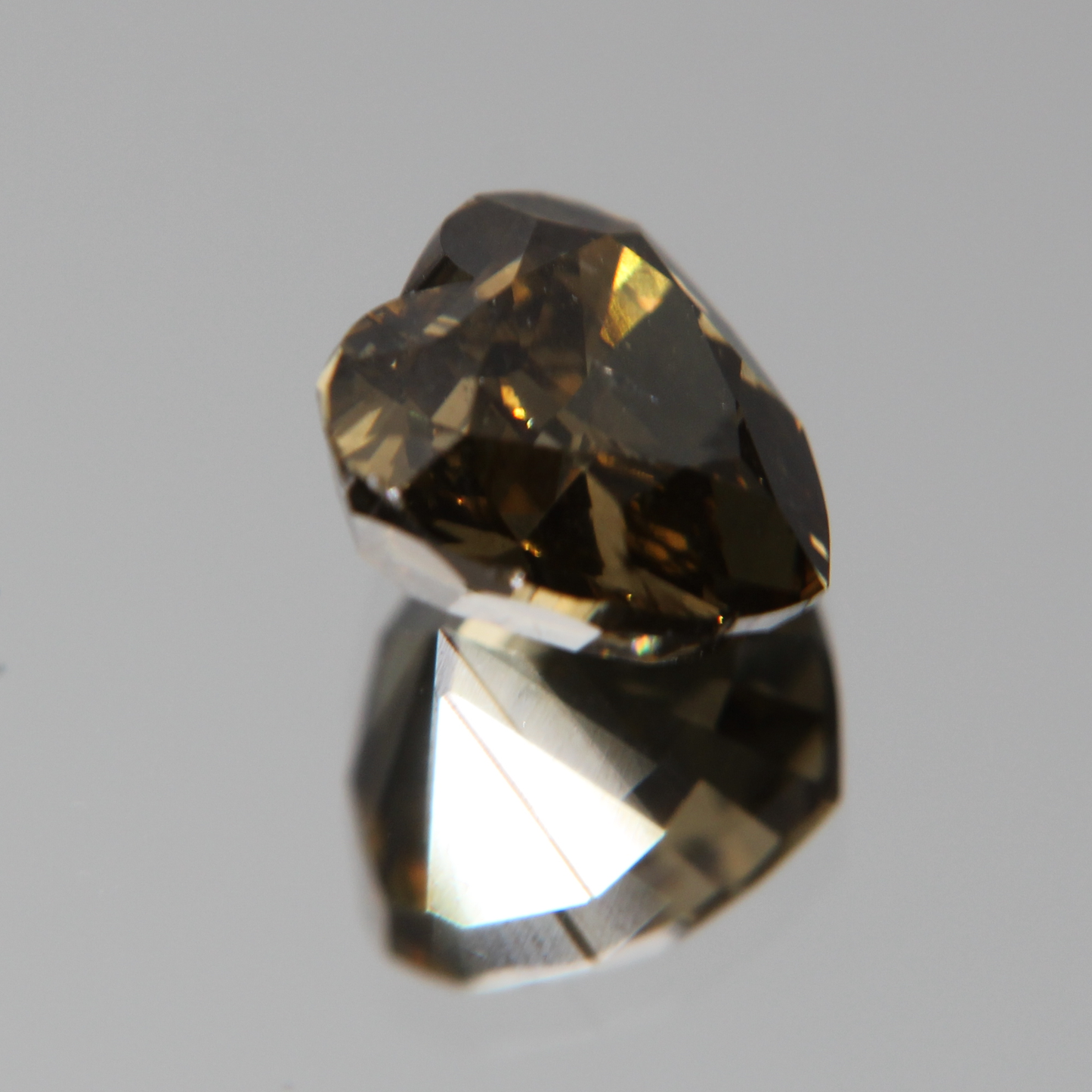 fancy vivid olive Diamond 3.02ct