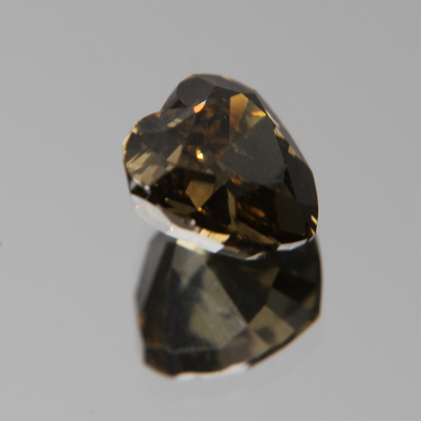fancy vivid olive Diamond 3.02ct