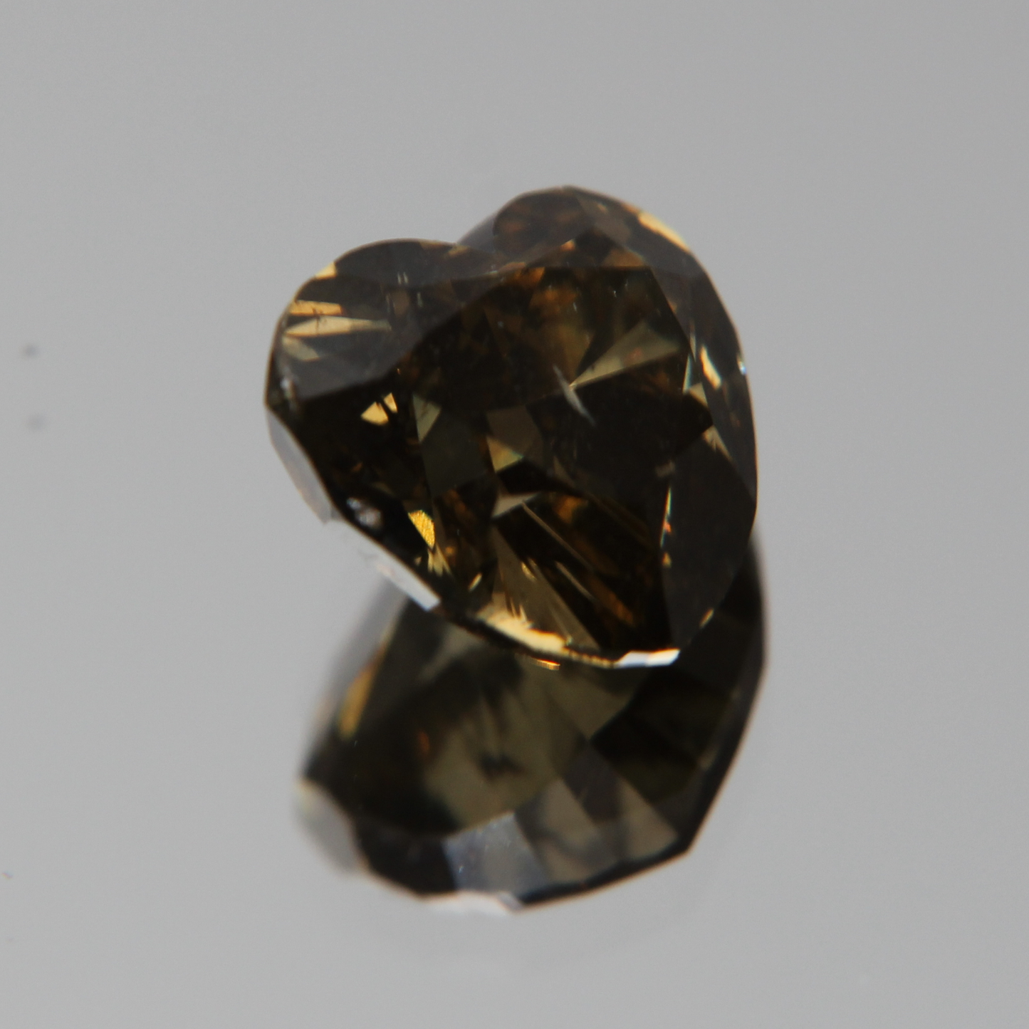 fancy vivid olive Diamond 3.02ct