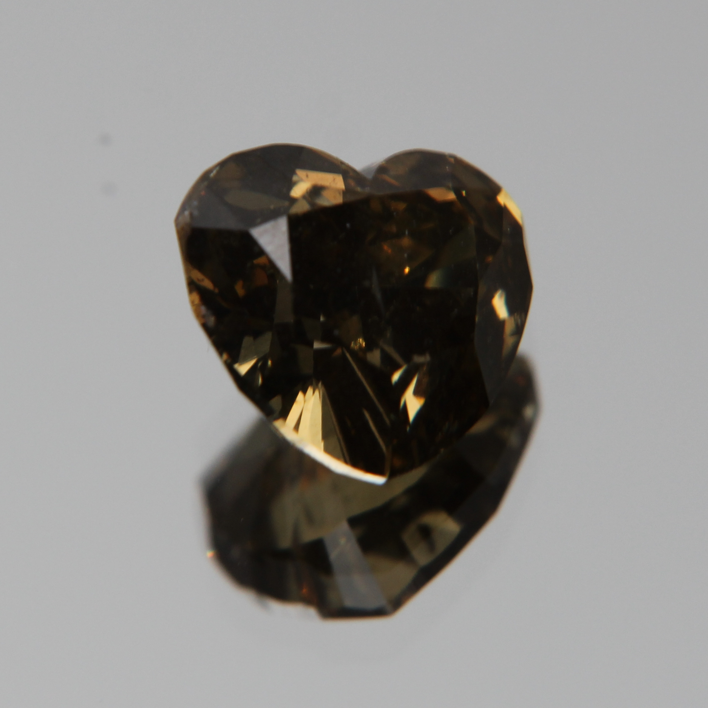 fancy vivid olive Diamond 3.02ct