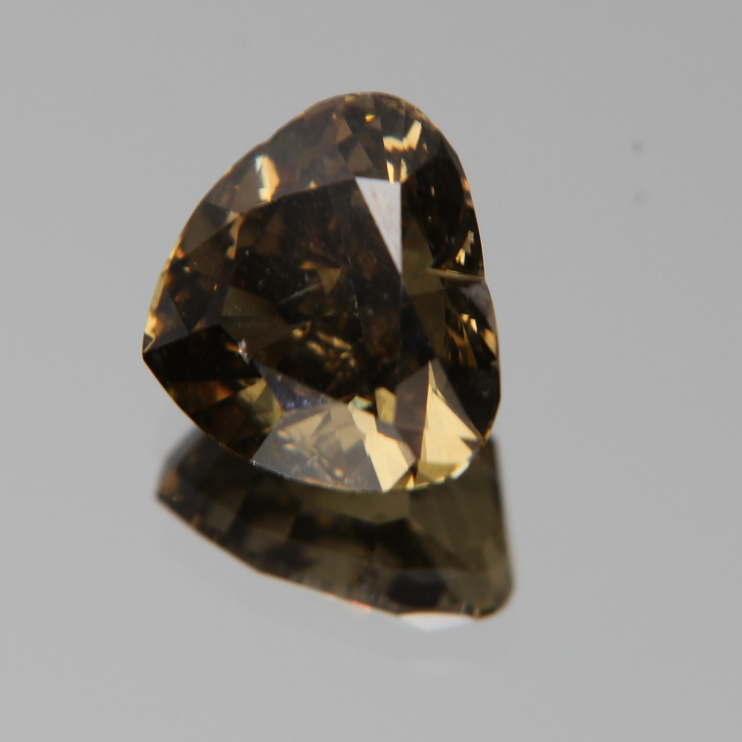 fancy vivid olive Diamond 3.02ct
