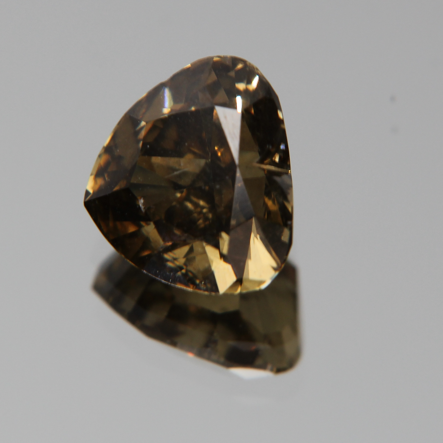 fancy vivid olive Diamond 3.02ct