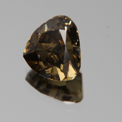 fancy vivid olive Diamond 3.02ct