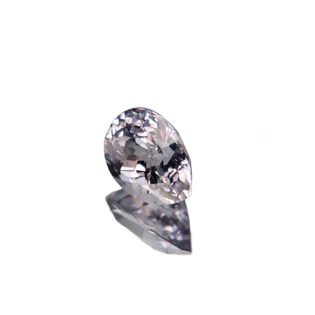 hellpinker Spinell 1.60ct ansicht von rechts