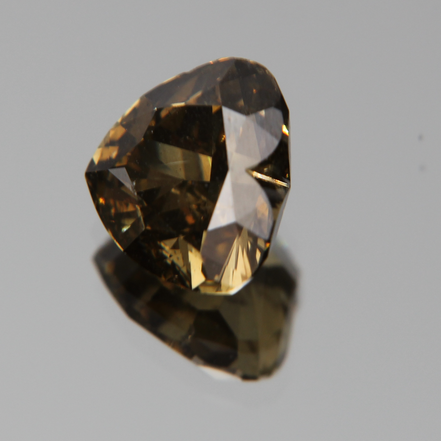 fancy vivid olive Diamond 3.02ct
