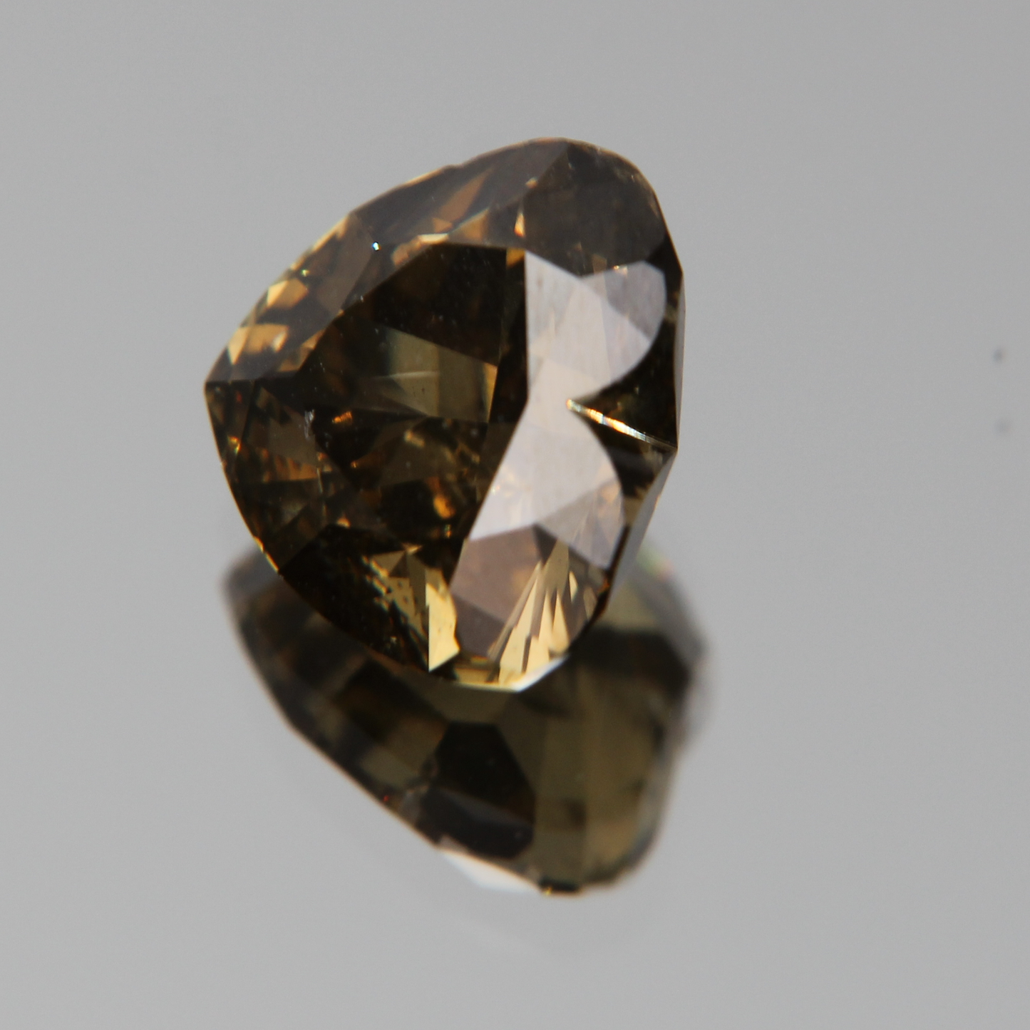 fancy vivid olive Diamond 3.02ct