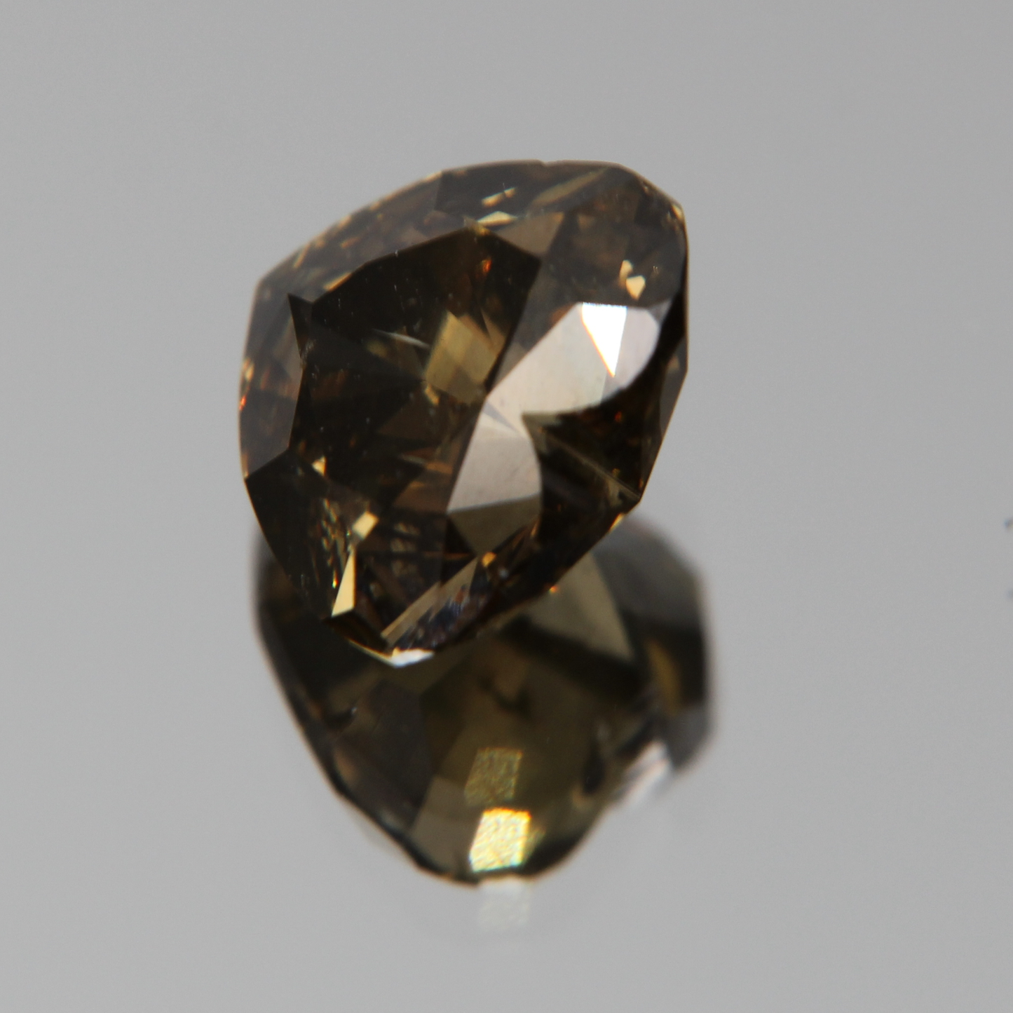 fancy vivid olive Diamond 3.02ct