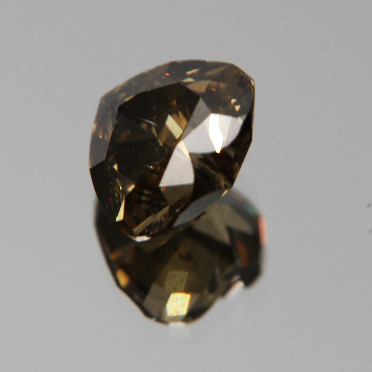 fancy vivid olive Diamond 3.02ct