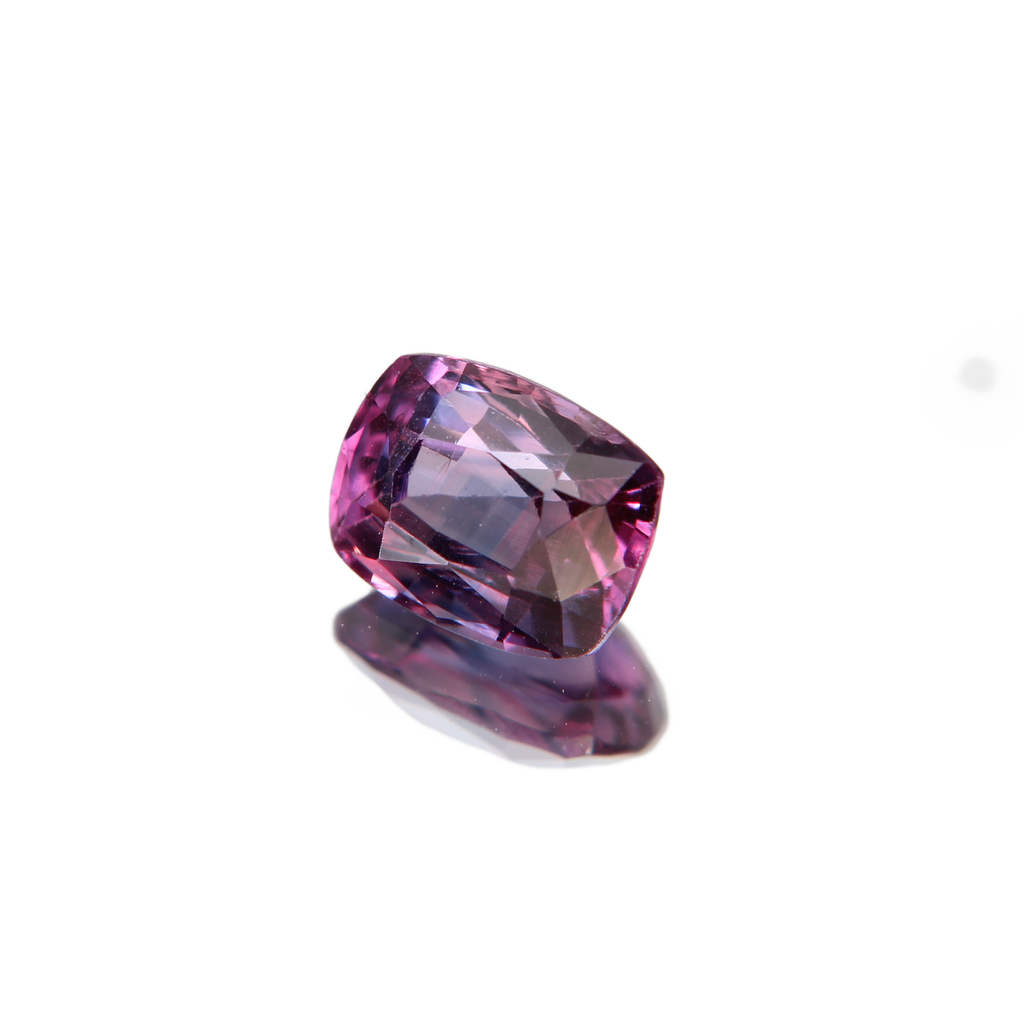 Purpur-Pinker Spinell 1.13ct ansicht von rechts