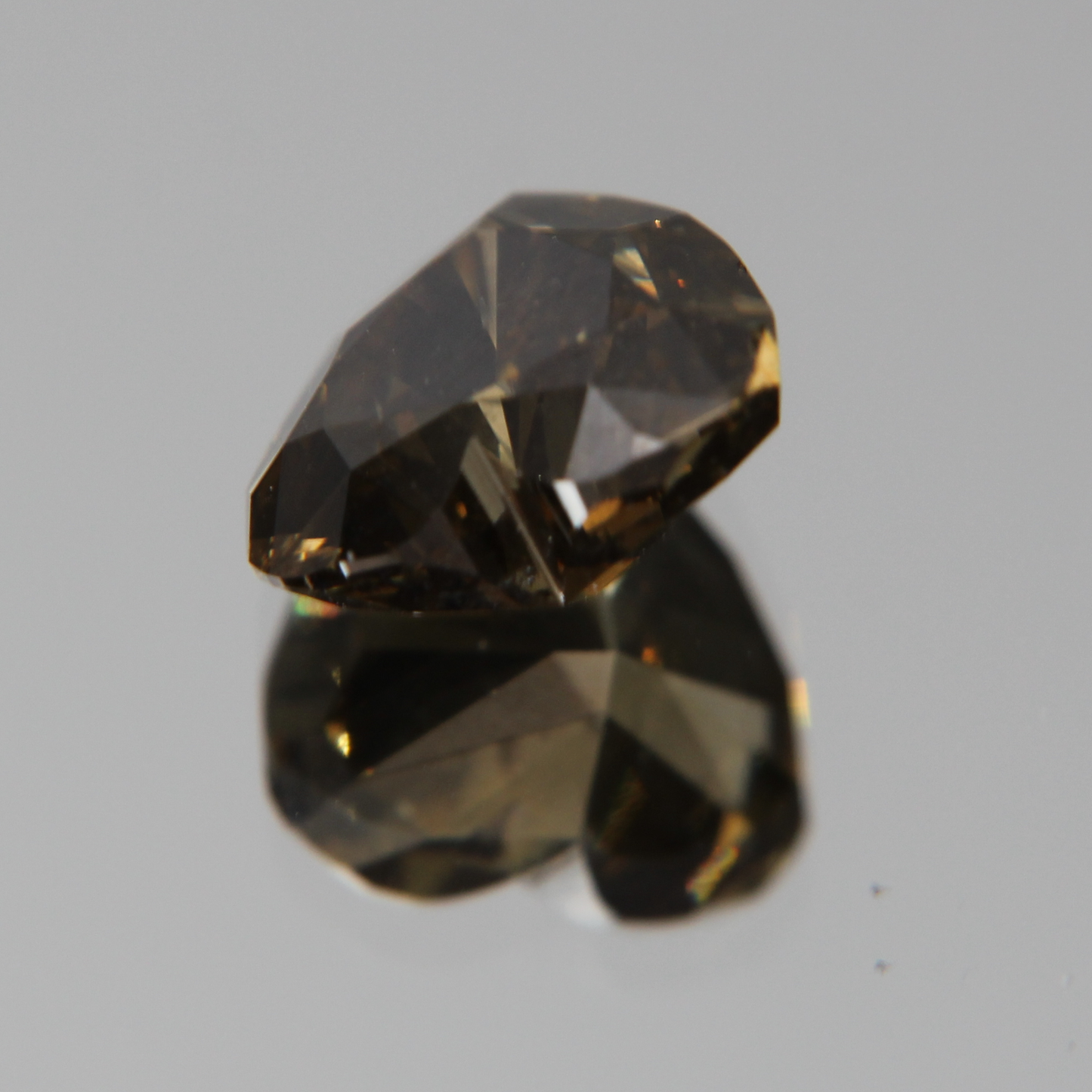 fancy vivid olive Diamond 3.02ct