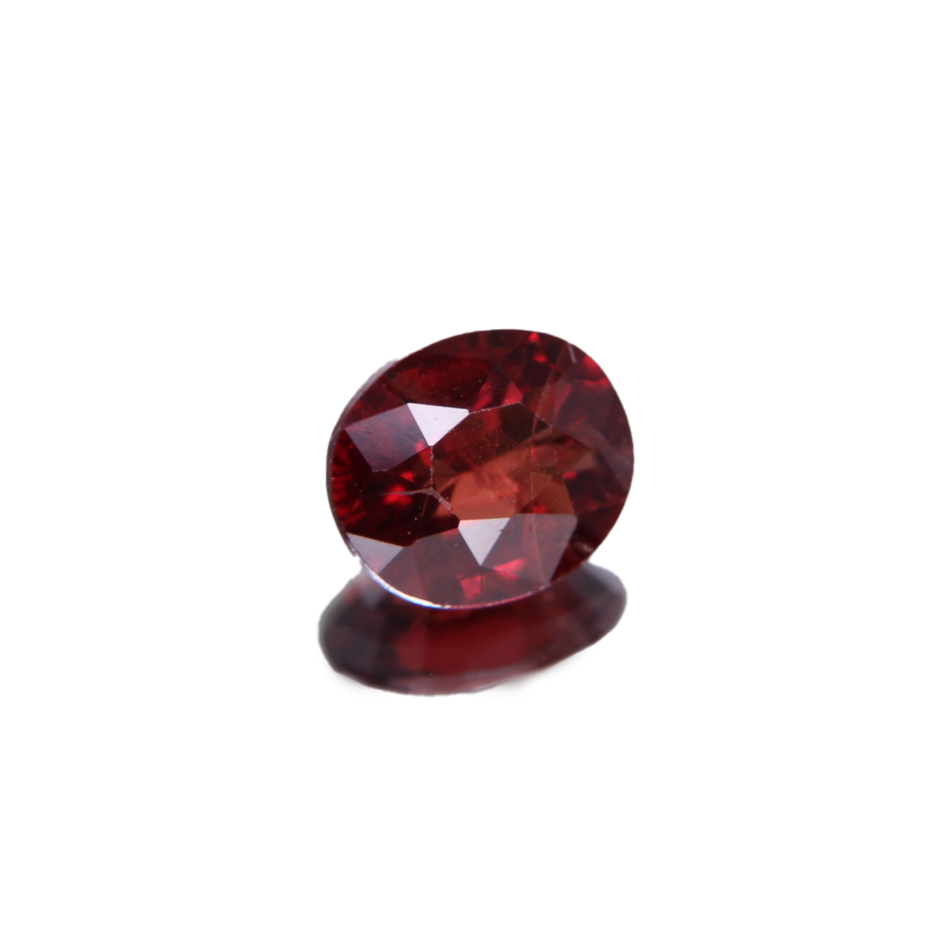 roter Spinell 1.15ct ansicht von links