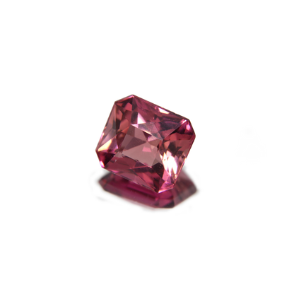 pinker Turmalin 3.34ct ansicht von rechts