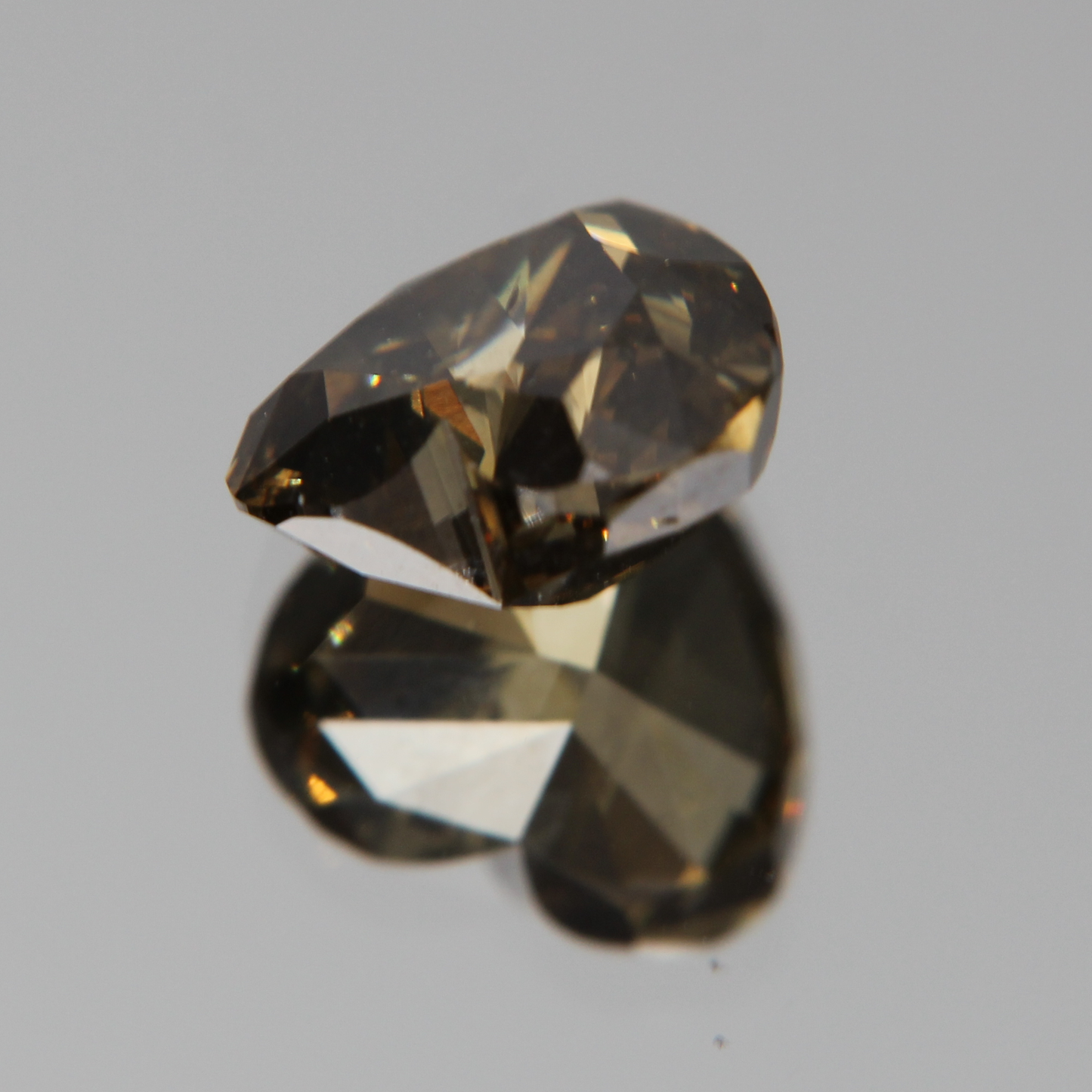 fancy vivid olive Diamond 3.02ct