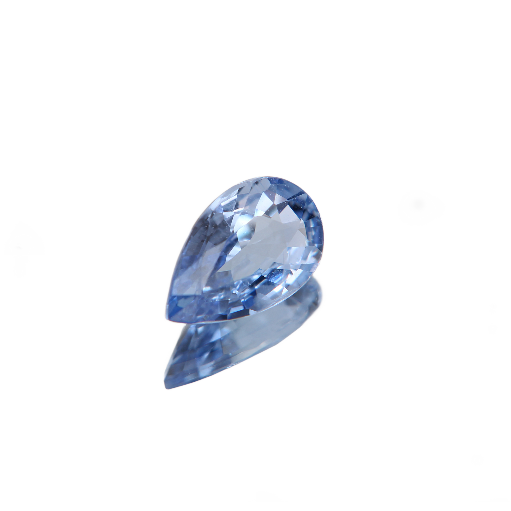 Blauer Saphir 1.35ct ansicht von links