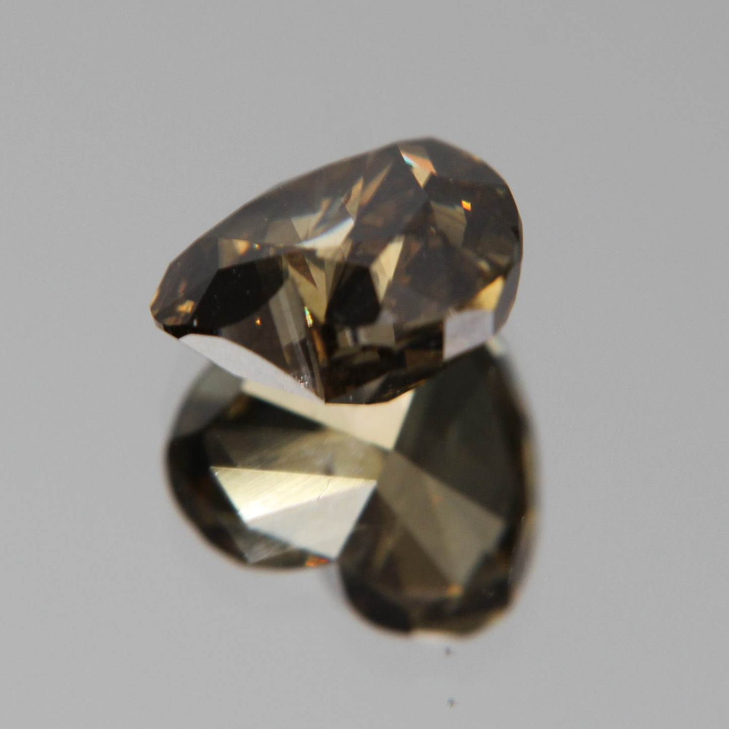 fancy vivid olive Diamond 3.02ct