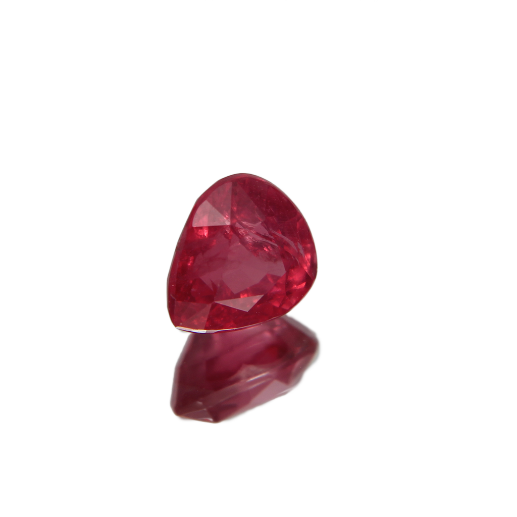 Spinell 1.09ct ansicht von links
