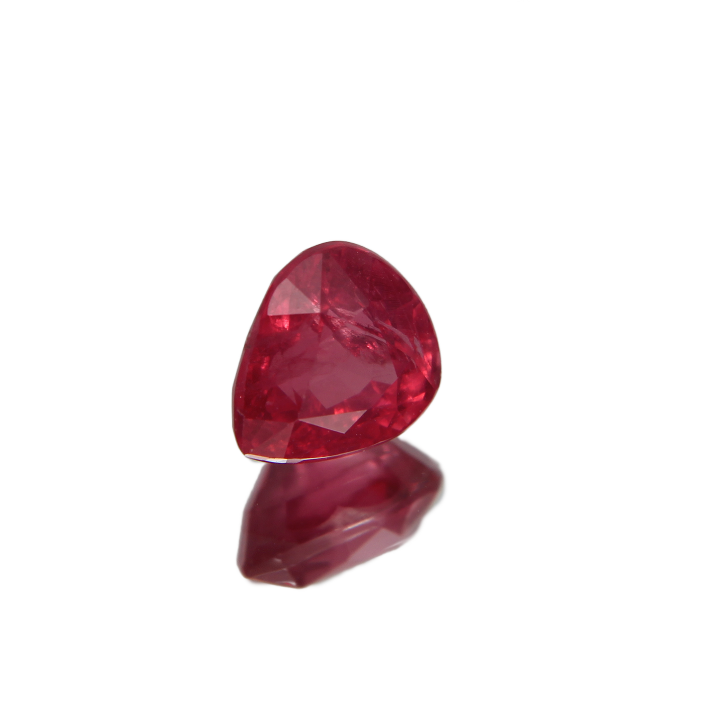 Spinell 1.09ct ansicht von links