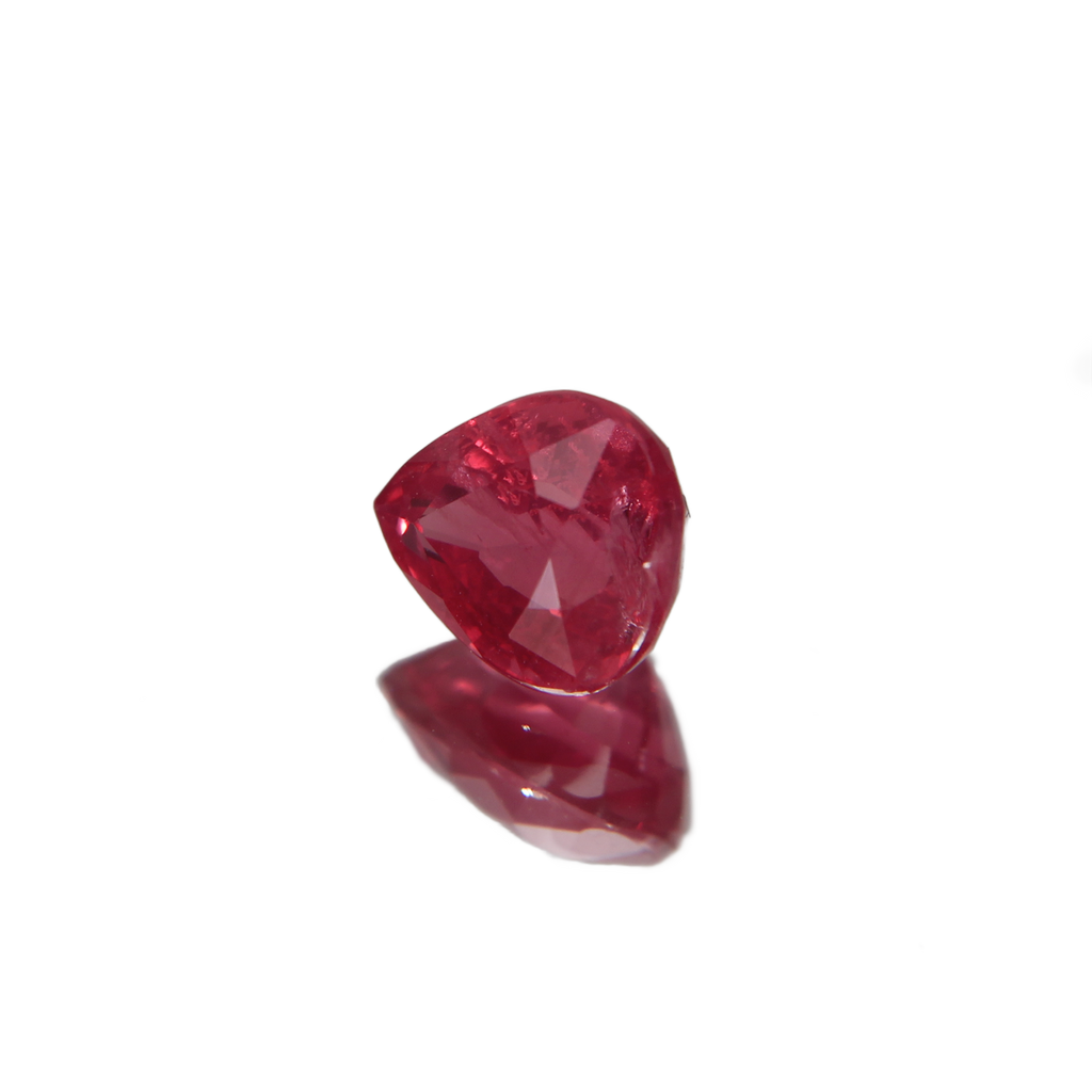 Spinell 1.09ct ansicht von rechts