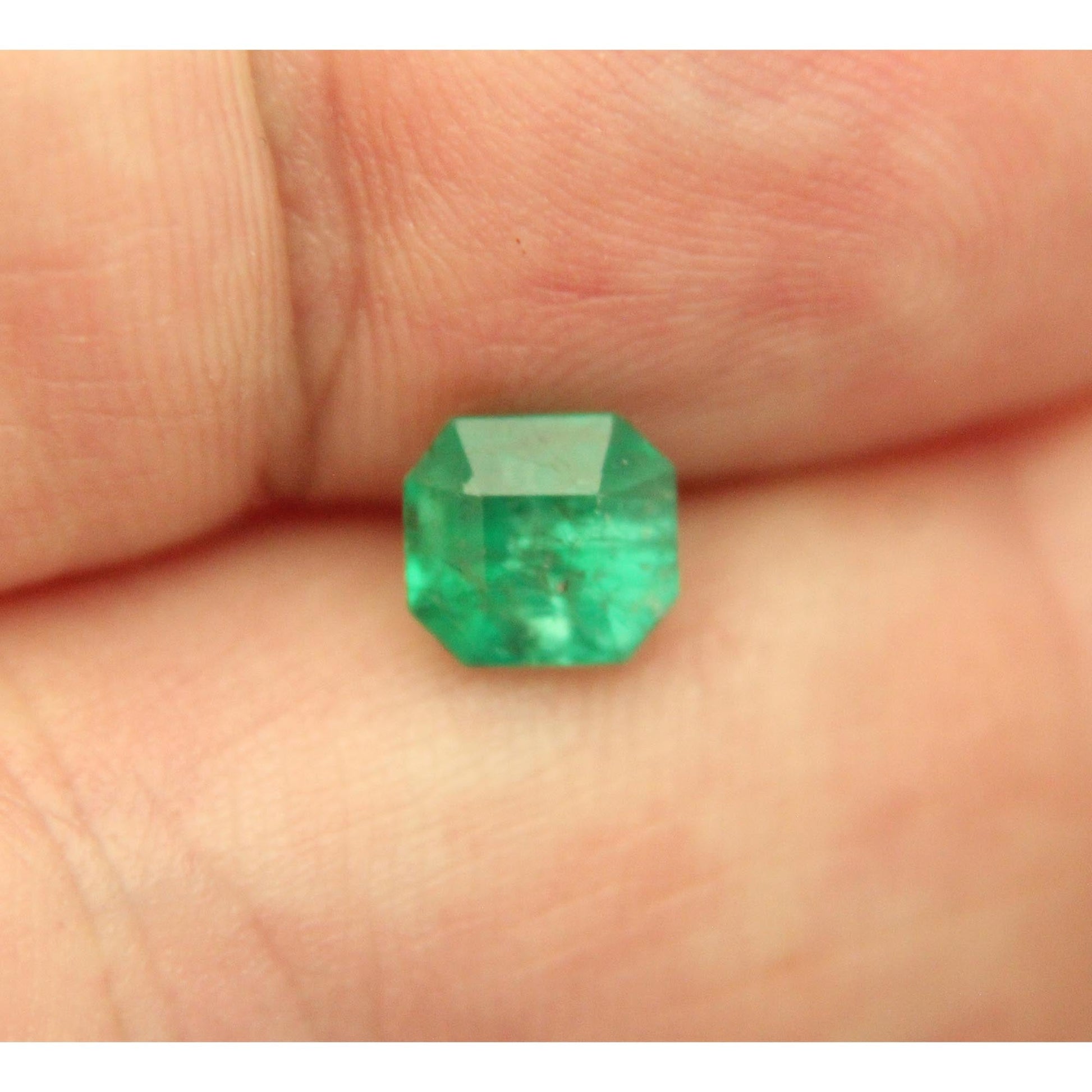Smaragd 1.39 ct IGNEOUS Edelsteine