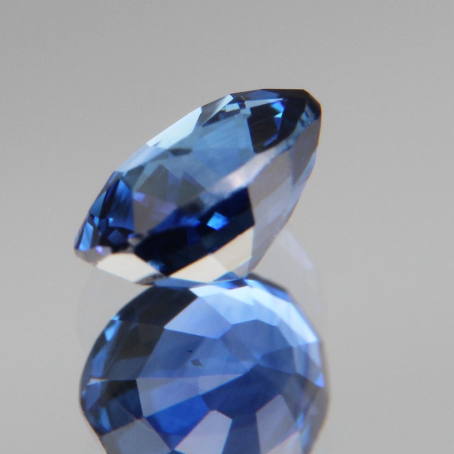 Blauer Saphir 0.52ct