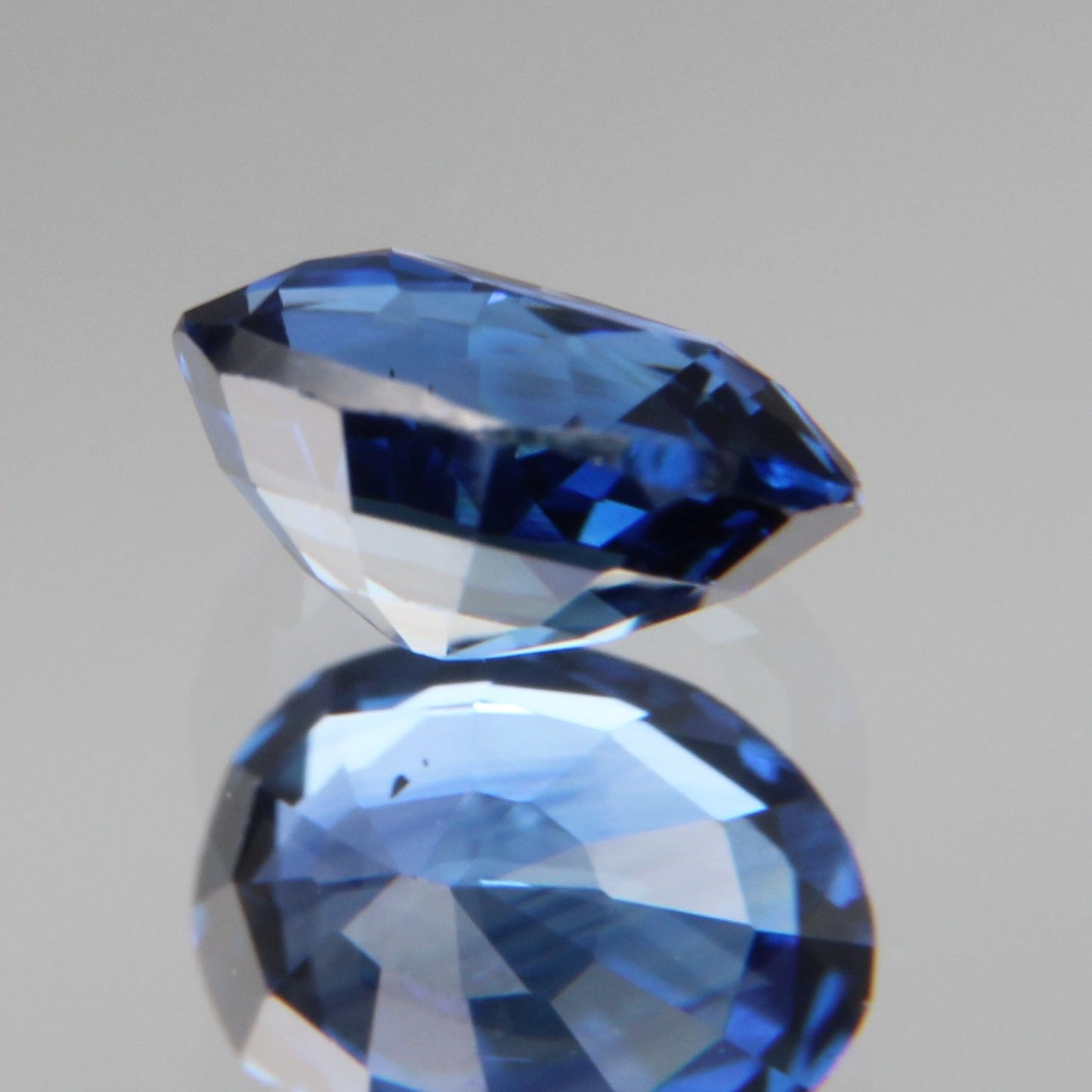 Blauer Saphir 0.52ct