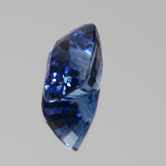 Kornblumenblauer Saphir 8.07 ct
