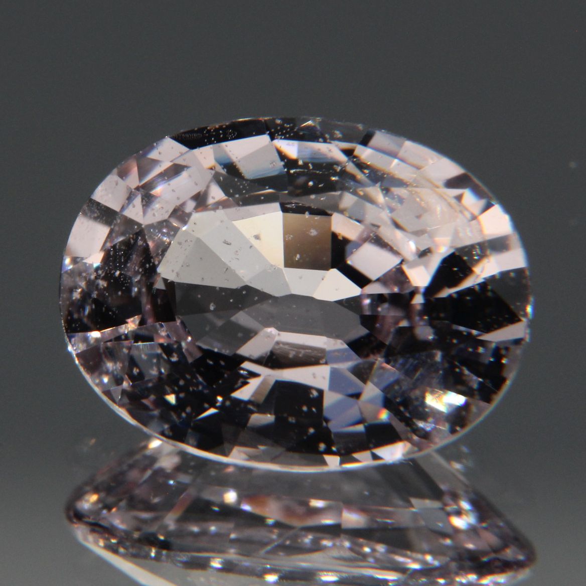 Hellvioletter Spinell 3.26ct