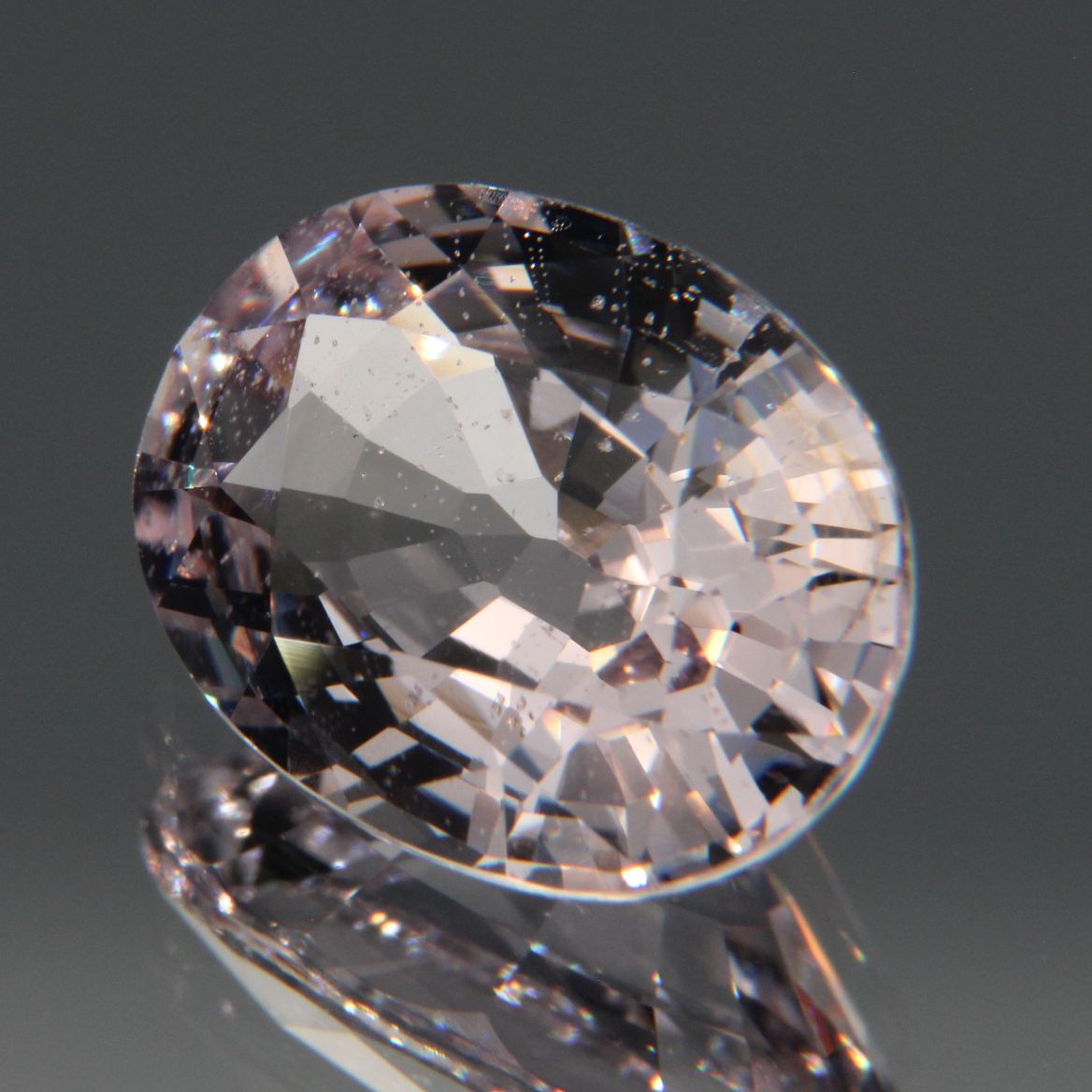 Hellvioletter Spinell 3.26ct