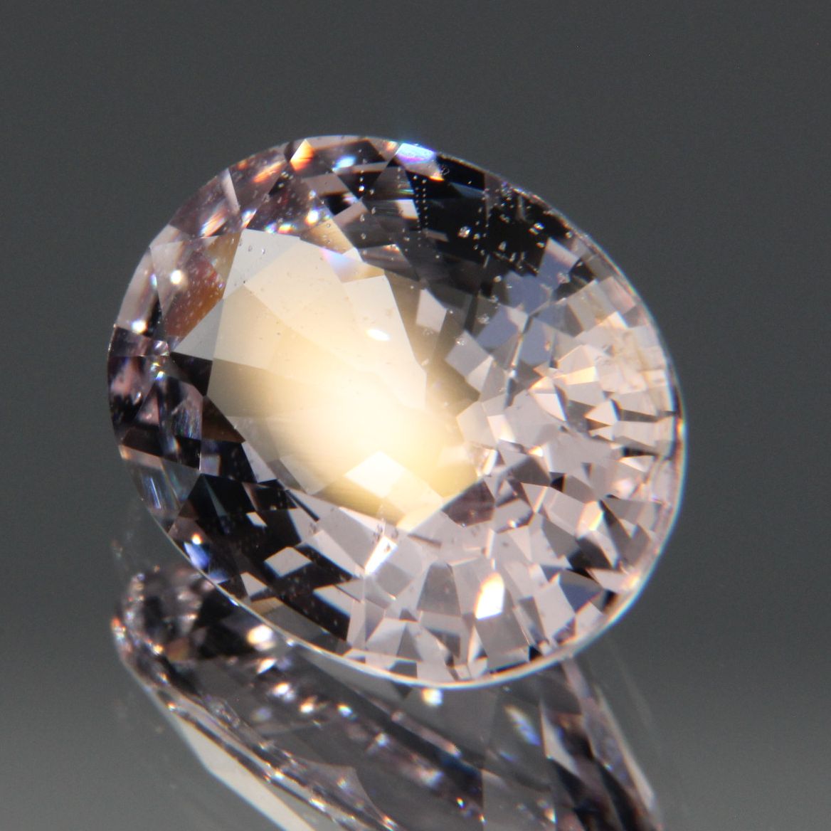 Hellvioletter Spinell 3.26ct