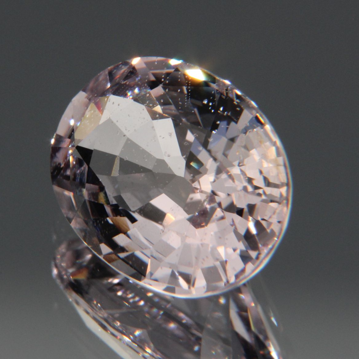 Hellvioletter Spinell 3.26ct