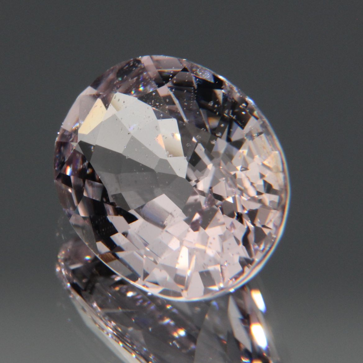 Hellvioletter Spinell 3.26ct