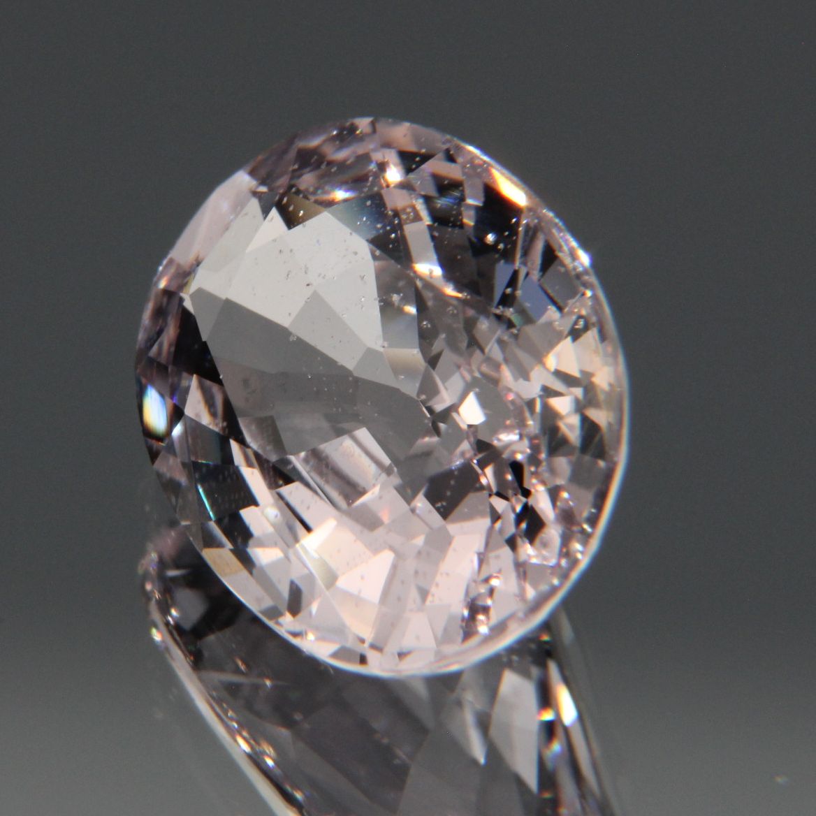 Hellvioletter Spinell 3.26ct