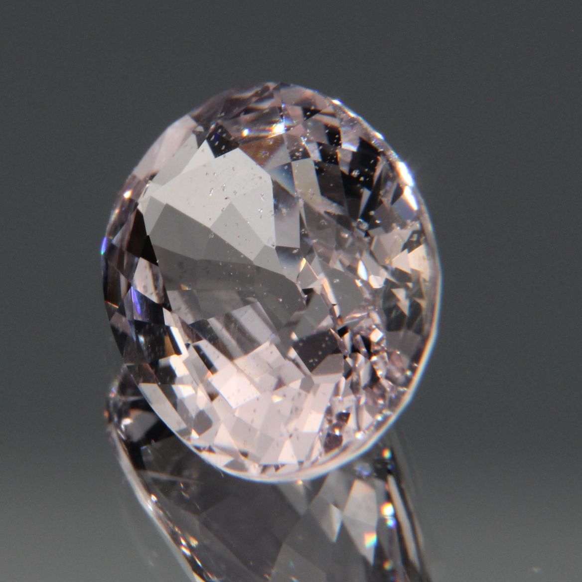 Hellvioletter Spinell 3.26ct