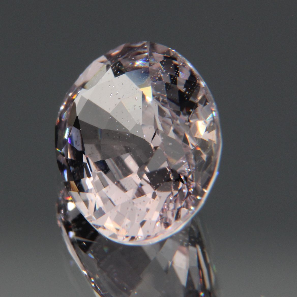Hellvioletter Spinell 3.26ct