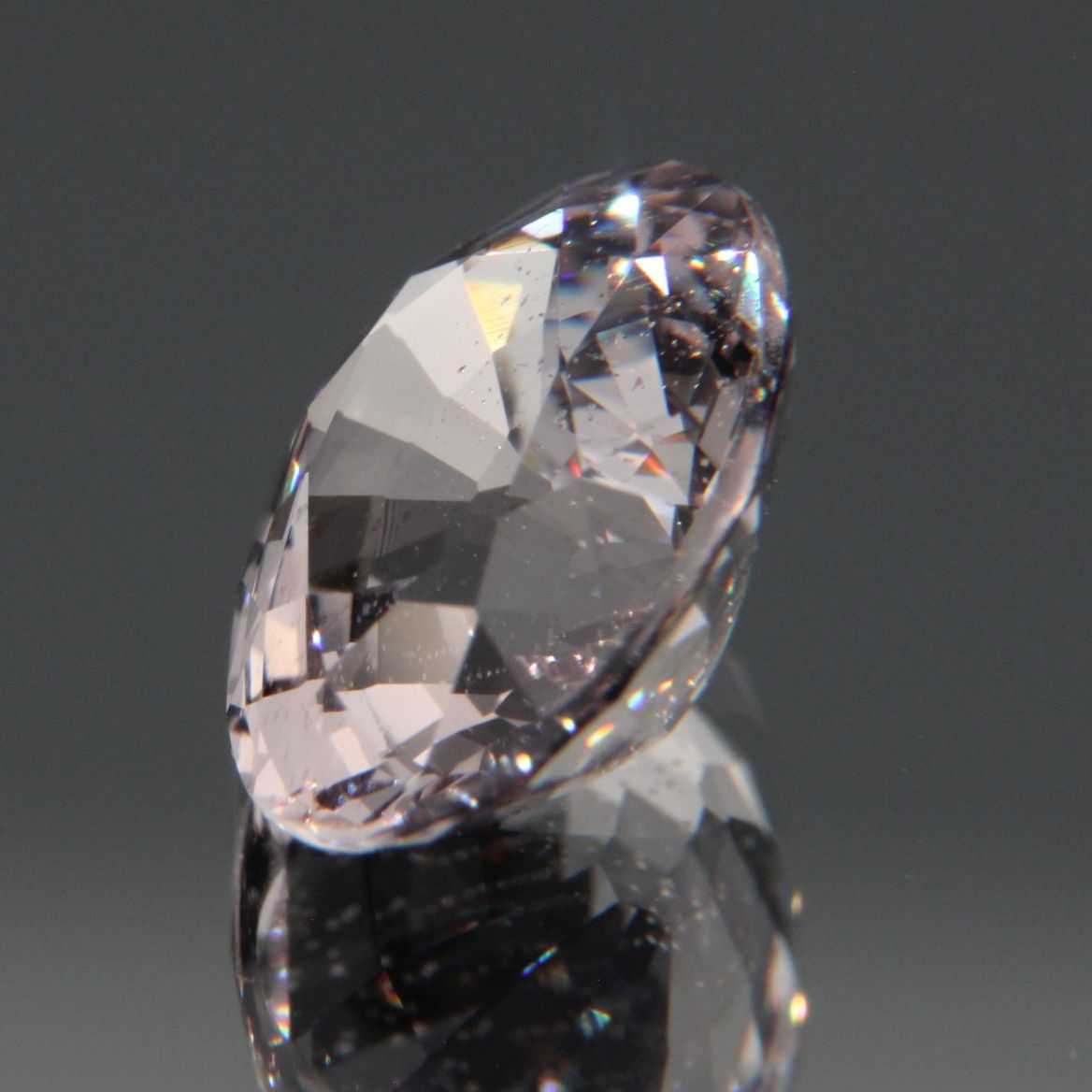 Hellvioletter Spinell 3.26ct