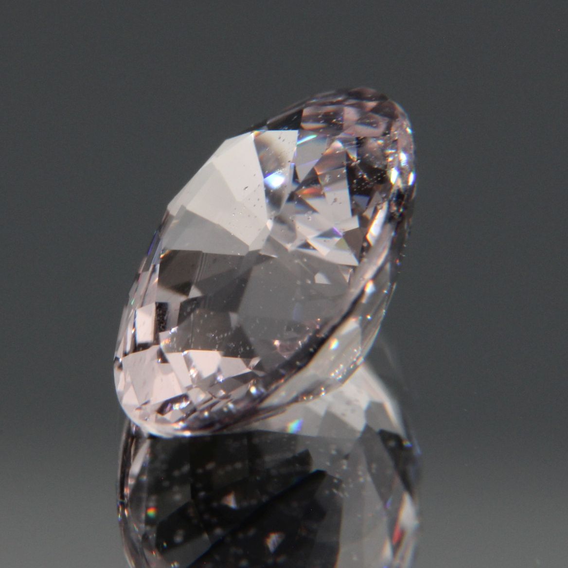 Hellvioletter Spinell 3.26ct