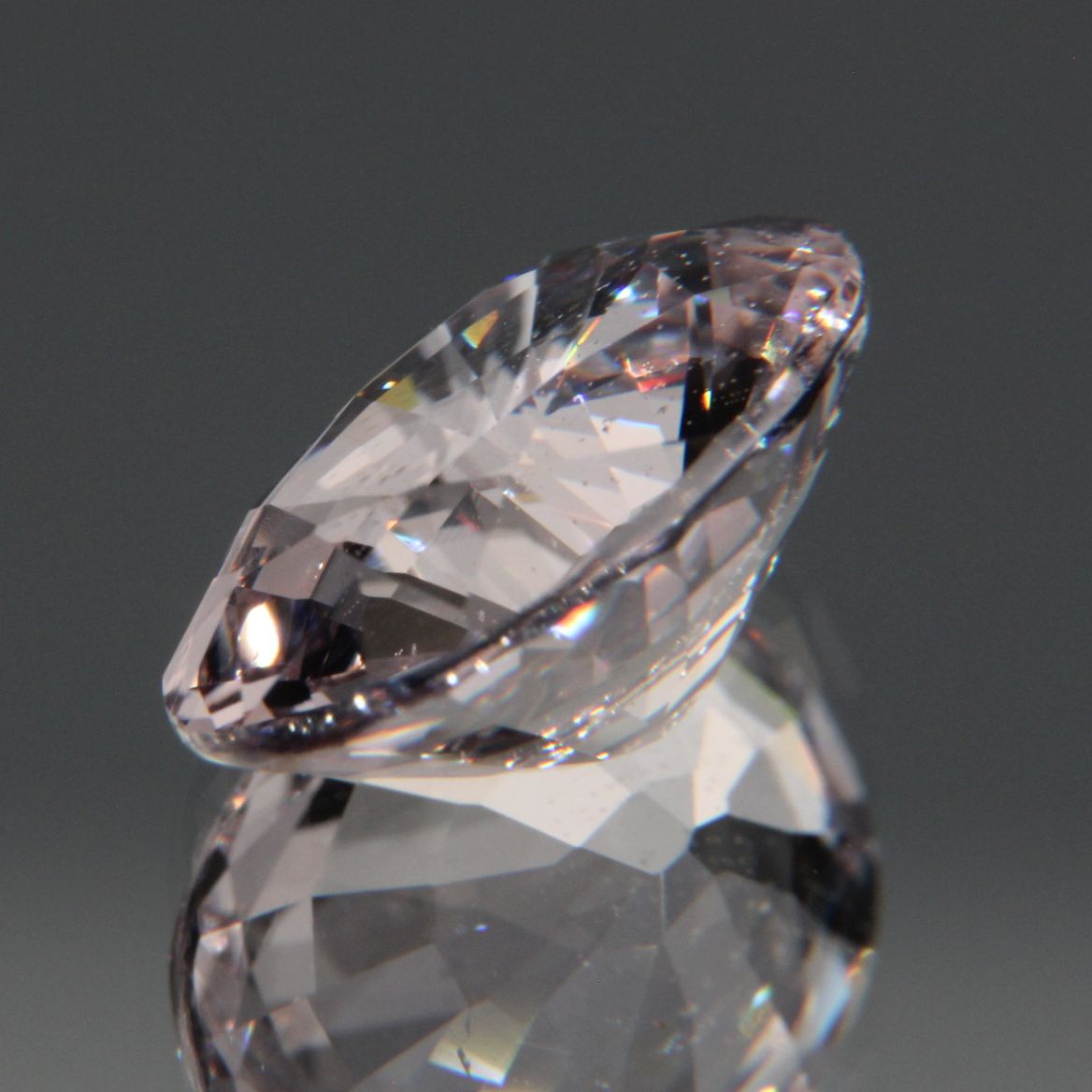 Hellvioletter Spinell 3.26ct