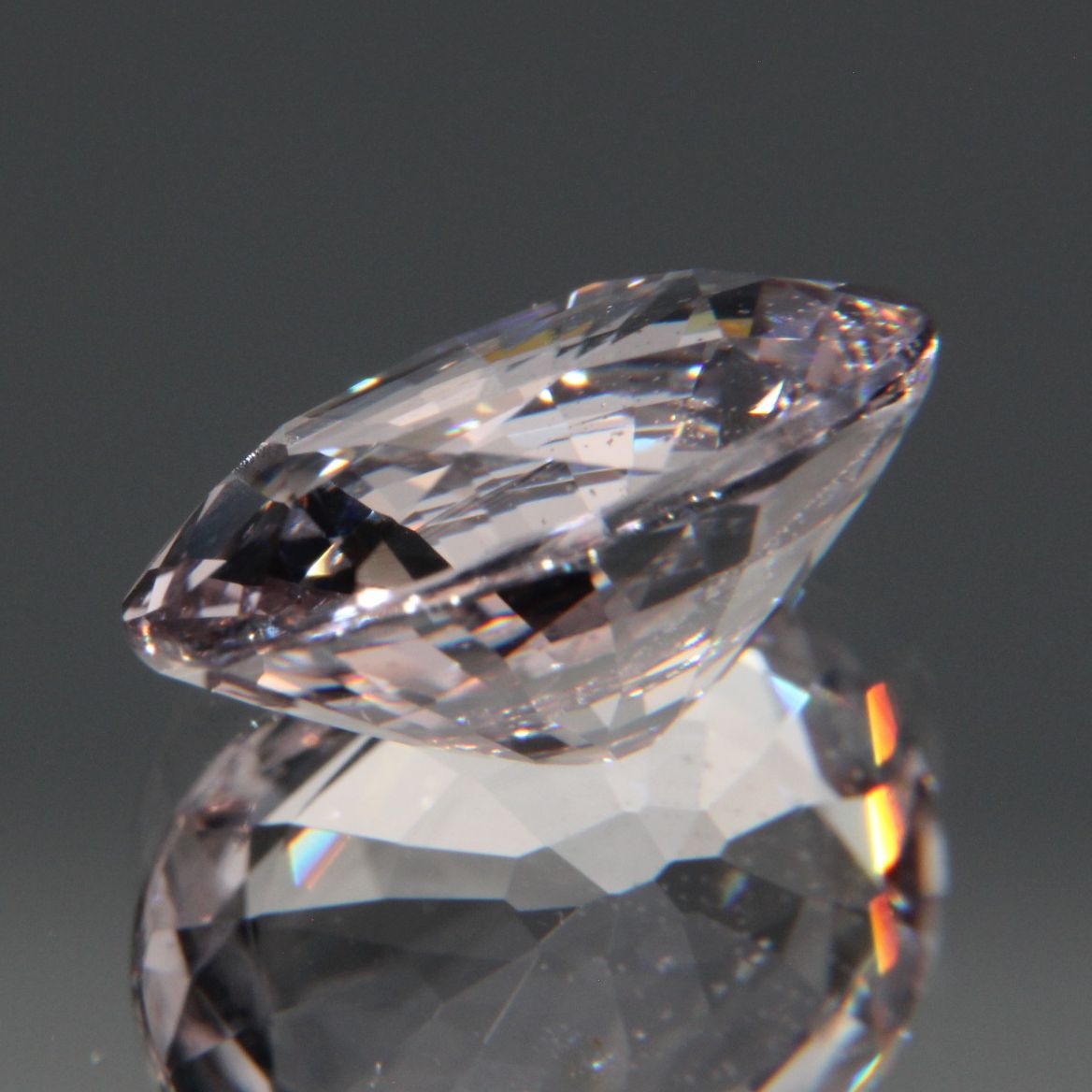 Hellvioletter Spinell 3.26ct