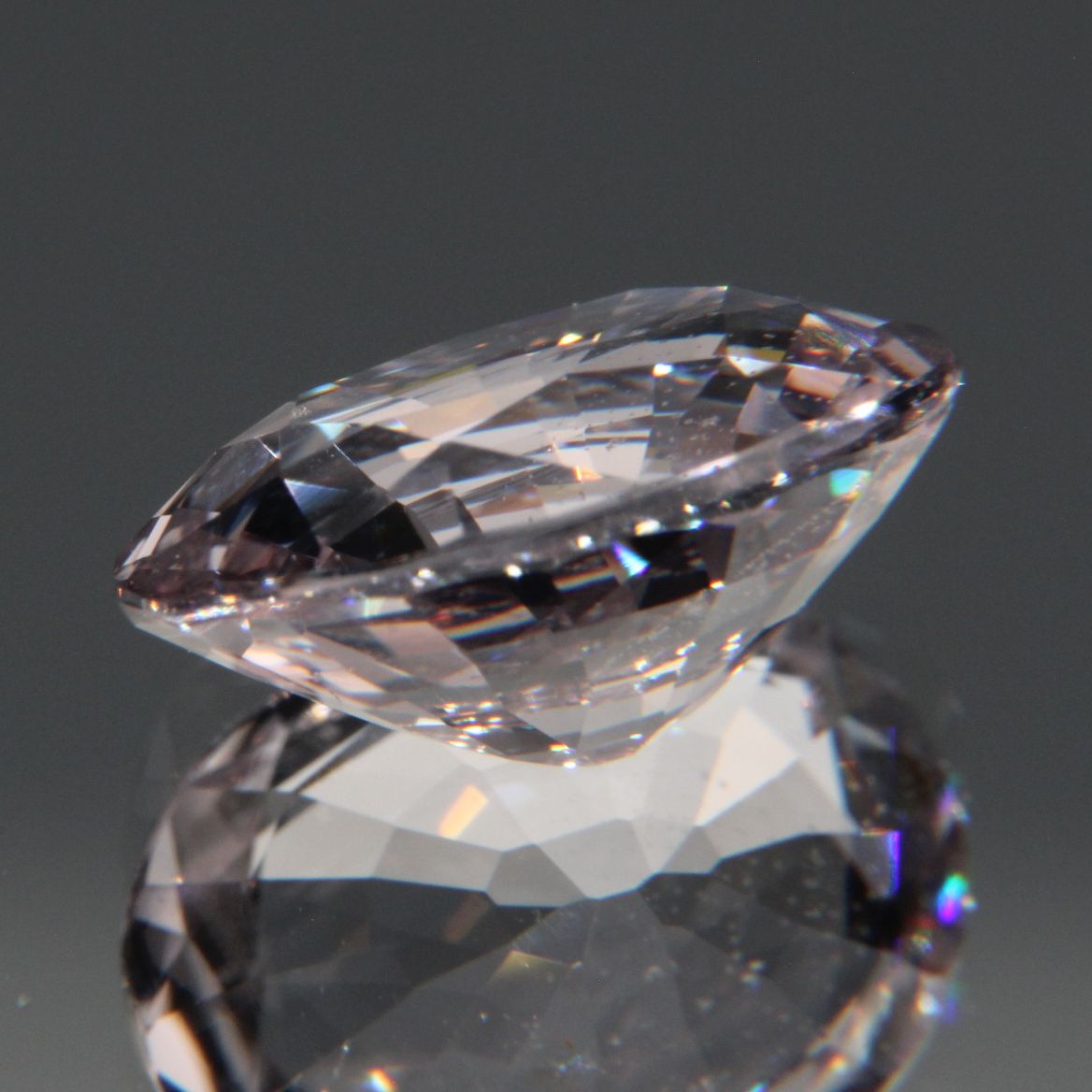 Hellvioletter Spinell 3.26ct
