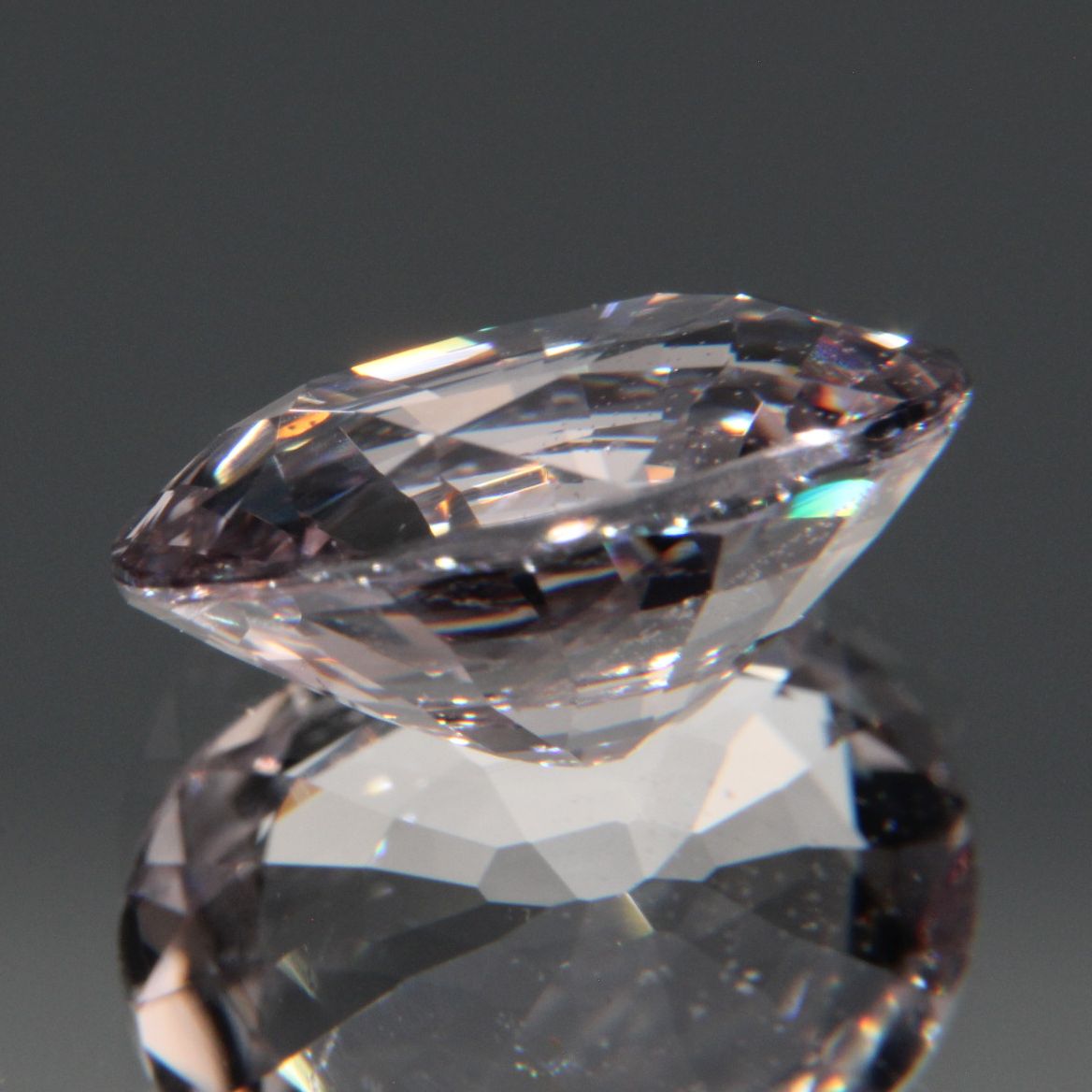 Hellvioletter Spinell 3.26ct