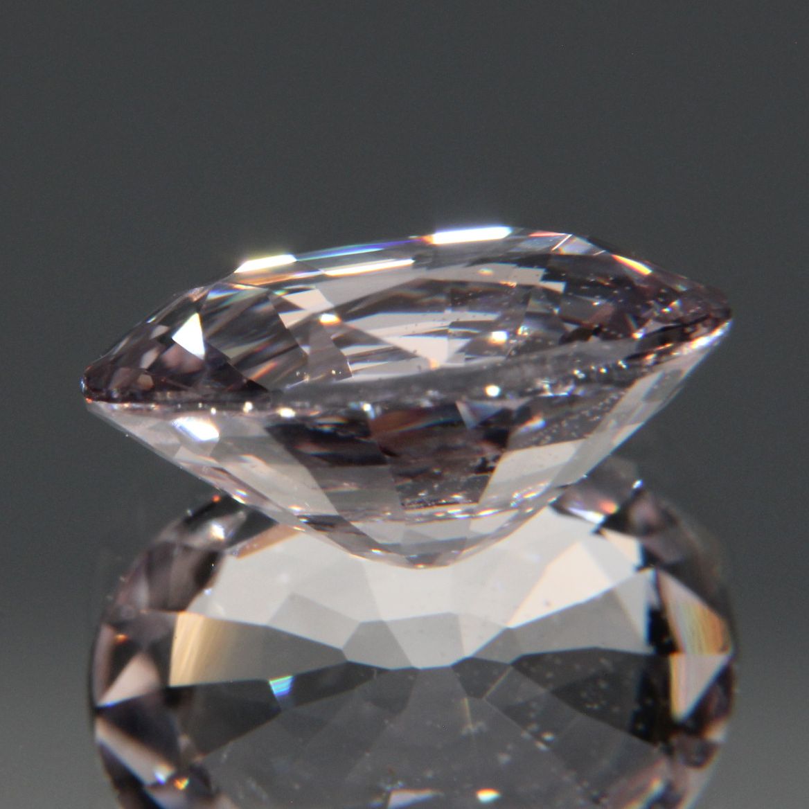 Hellvioletter Spinell 3.26ct