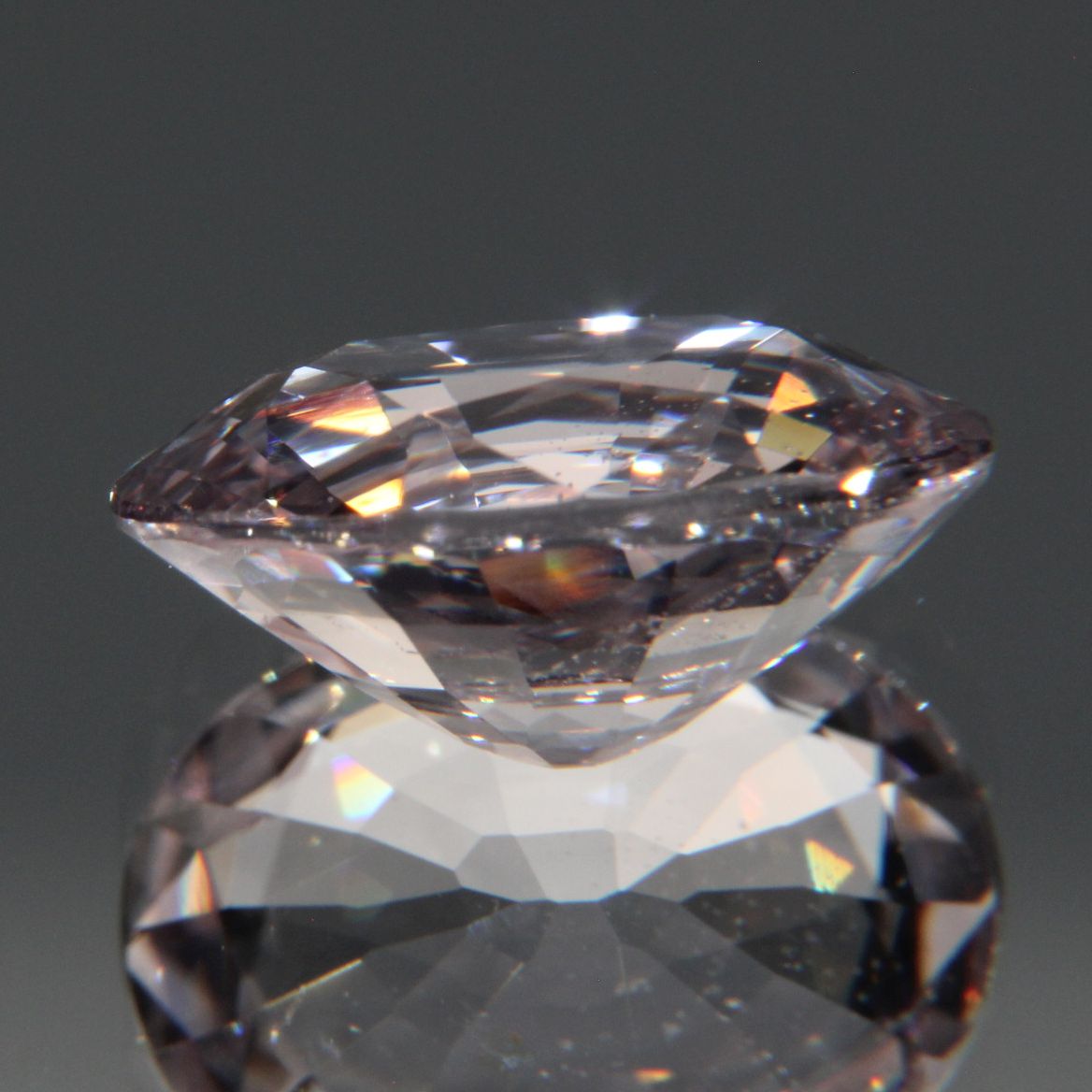 Hellvioletter Spinell 3.26ct