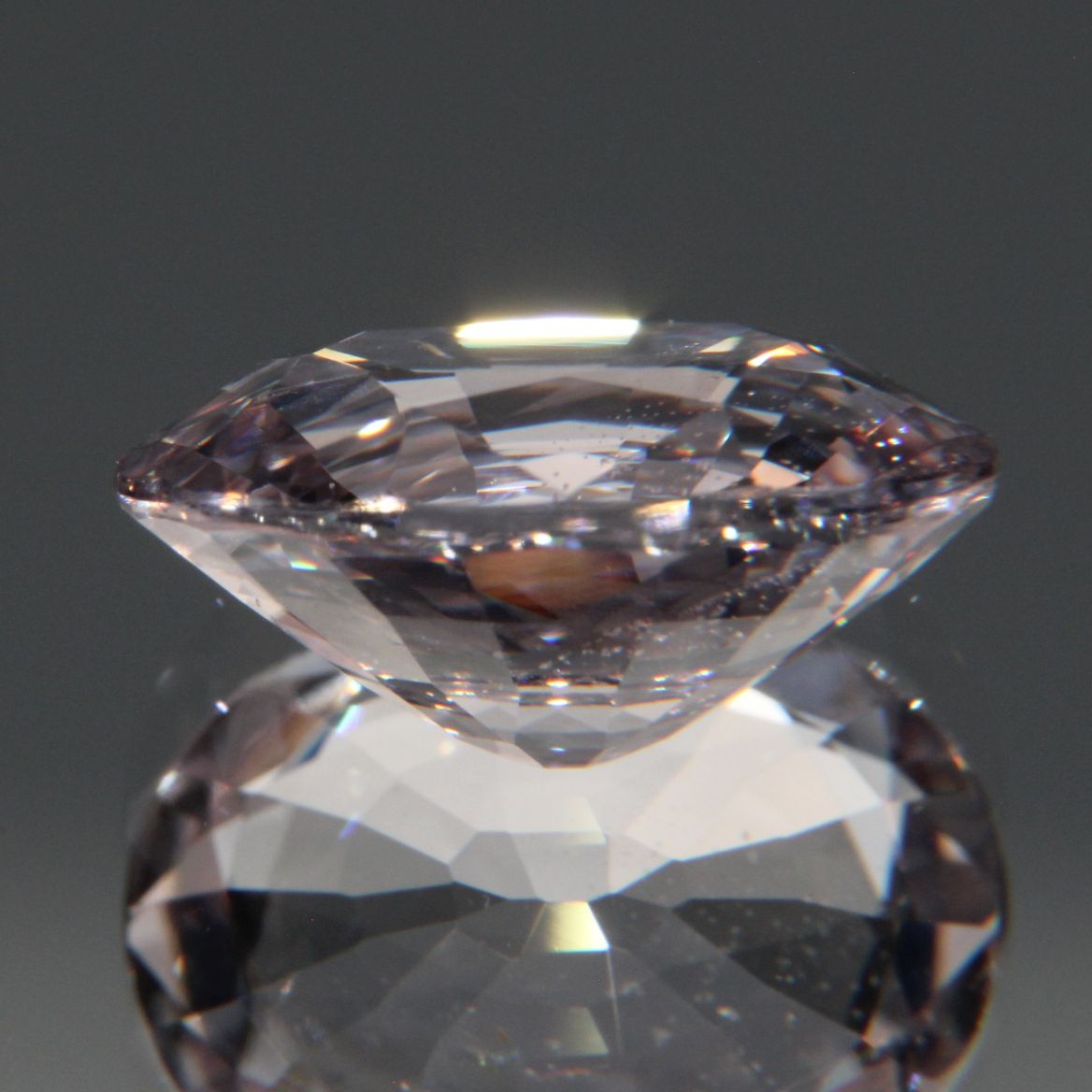 Hellvioletter Spinell 3.26ct