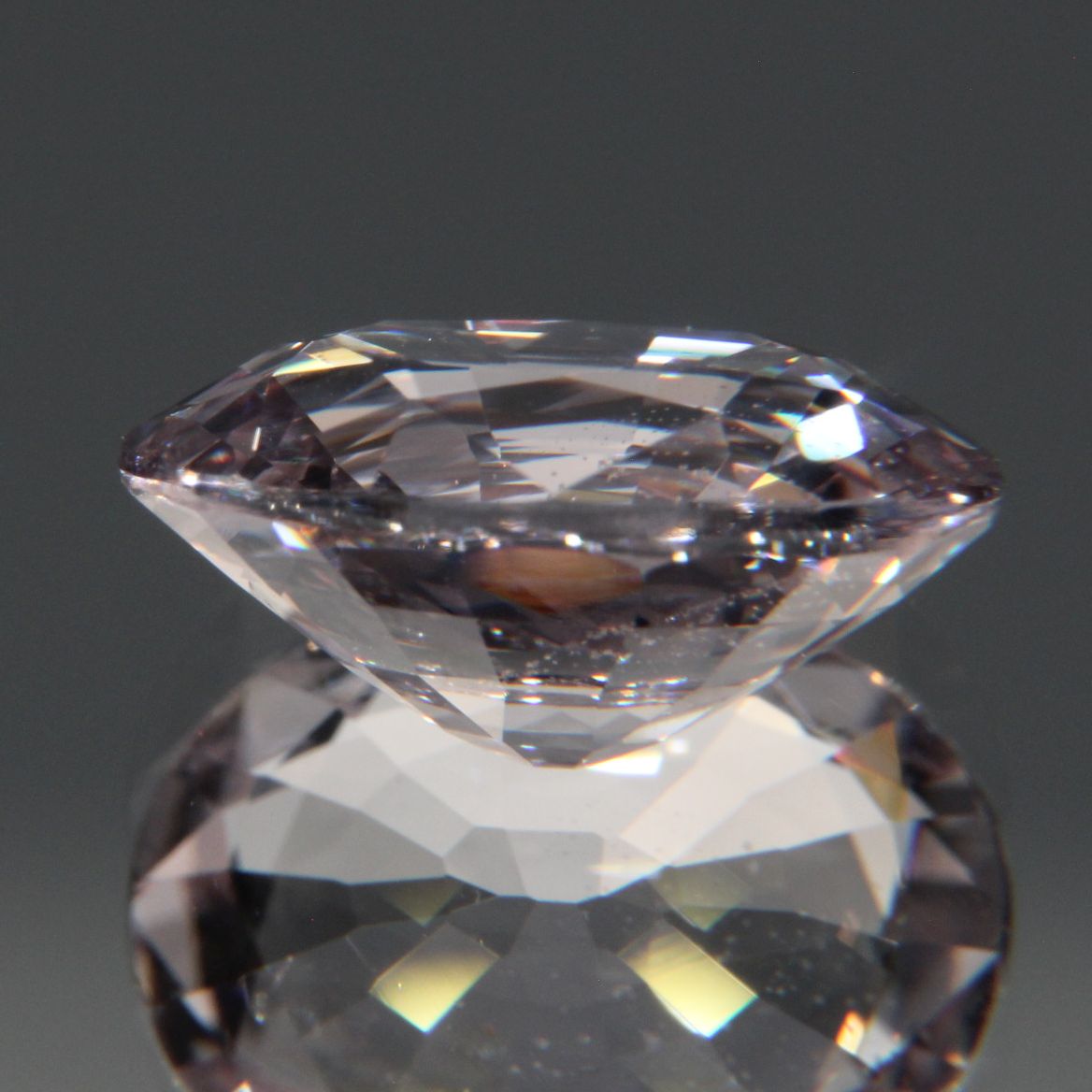 Hellvioletter Spinell 3.26ct
