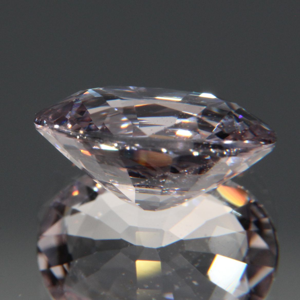 Hellvioletter Spinell 3.26ct