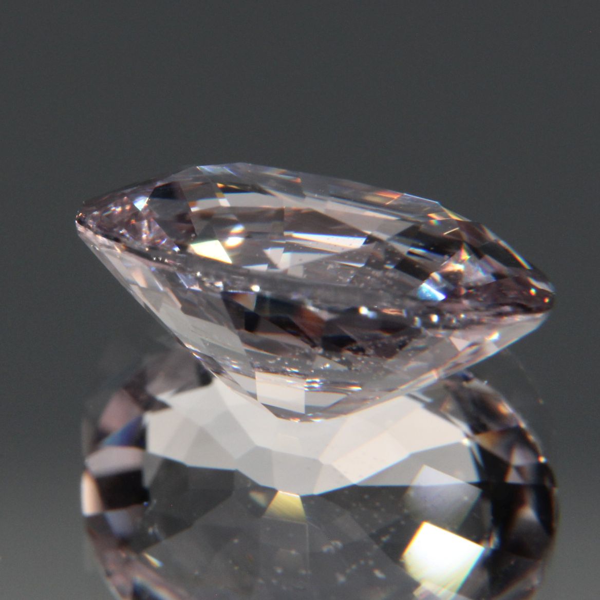 Hellvioletter Spinell 3.26ct
